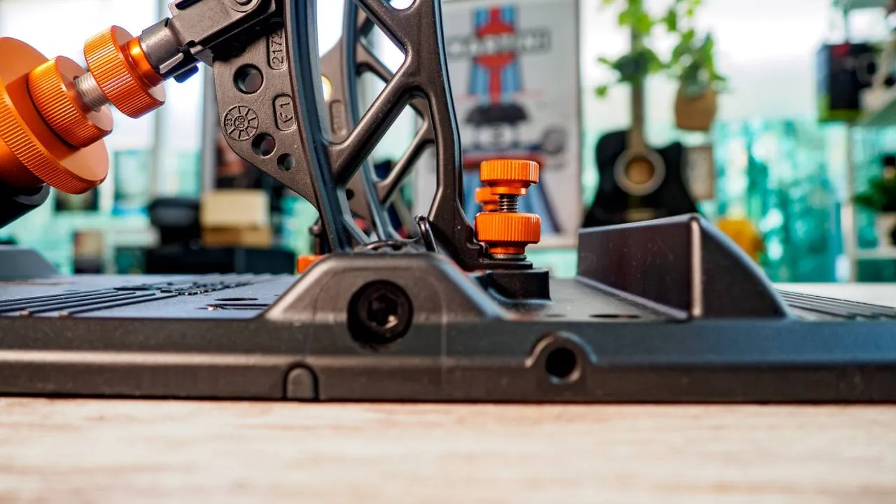 screws detail asetek